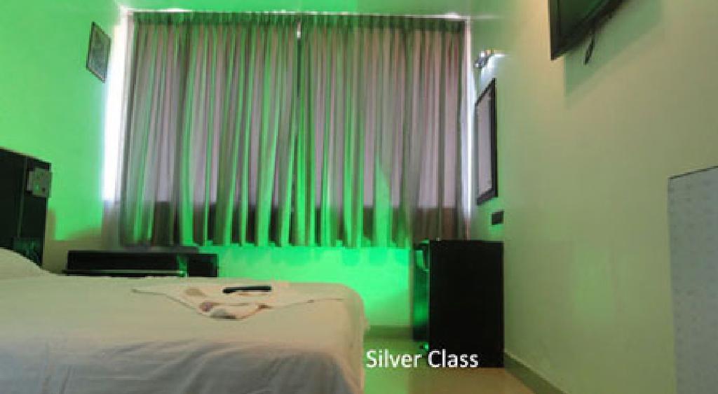 Hotel T.A.P. Gold Crest Bangalore Værelse billede